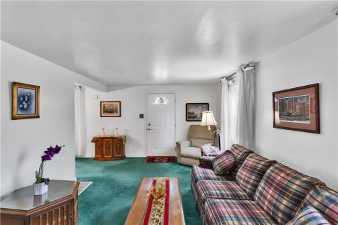 571 Helena Street East Mckeesport PA 15035