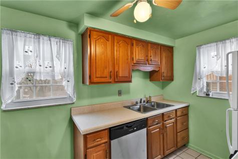 571 Helena Street East Mckeesport PA 15035
