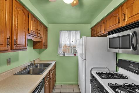 571 Helena Street East Mckeesport PA 15035