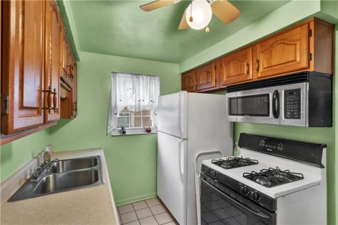 571 Helena Street East Mckeesport PA 15035