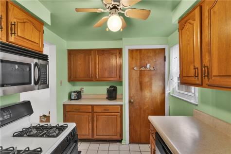 571 Helena Street East Mckeesport PA 15035