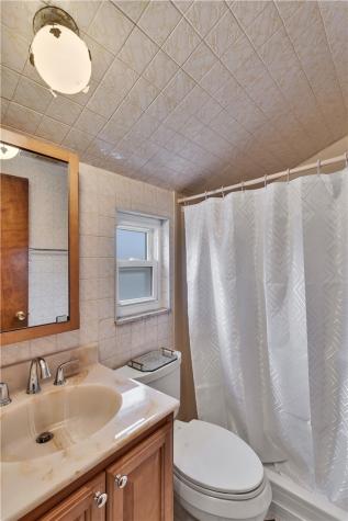 571 Helena Street East Mckeesport PA 15035