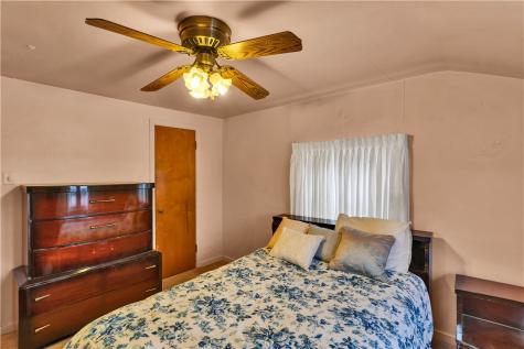 571 Helena Street East Mckeesport PA 15035