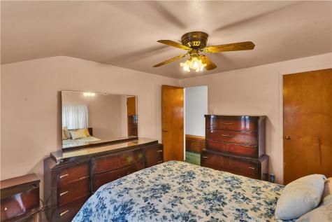 571 Helena Street East Mckeesport PA 15035