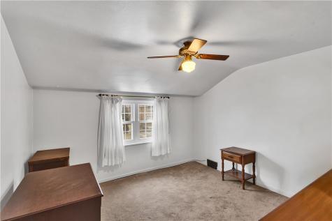 571 Helena Street East Mckeesport PA 15035