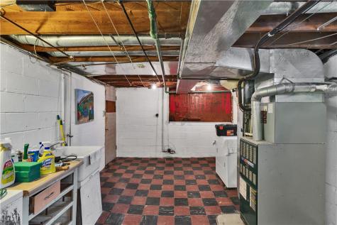571 Helena Street East Mckeesport PA 15035