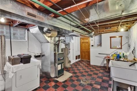 571 Helena Street East Mckeesport PA 15035