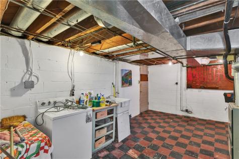 571 Helena Street East Mckeesport PA 15035