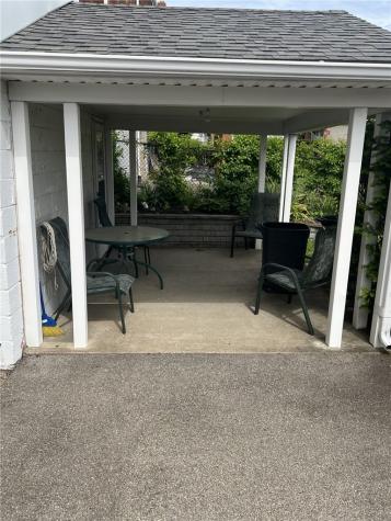 571 Helena Street East Mckeesport PA 15035