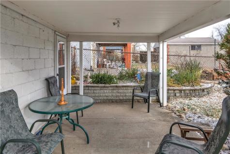 571 Helena Street East Mckeesport PA 15035