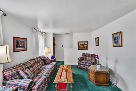 571 Helena Street East Mckeesport PA 15035