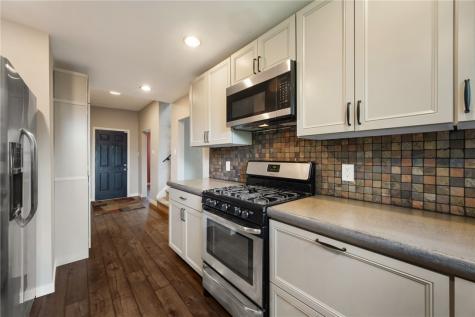18 Charlton Street Ingram PA 15205