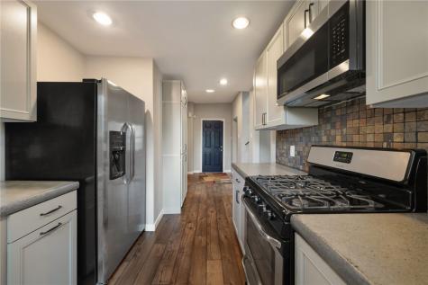 18 Charlton Street Ingram PA 15205