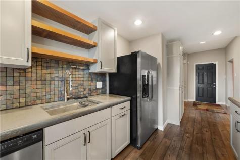 18 Charlton Street Ingram PA 15205