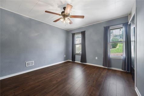 18 Charlton Street Ingram PA 15205