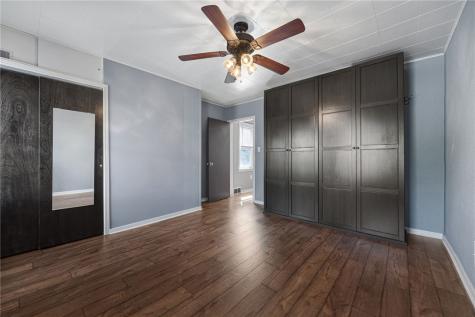 18 Charlton Street Ingram PA 15205