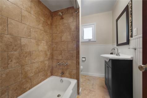 18 Charlton Street Ingram PA 15205