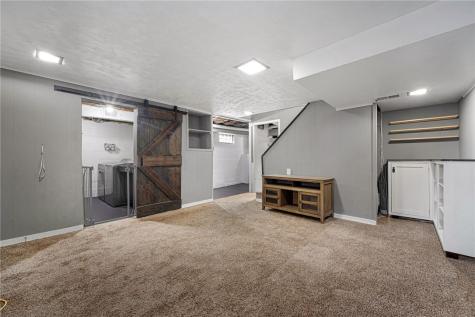 18 Charlton Street Ingram PA 15205