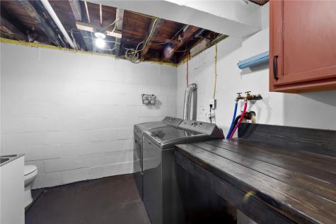 18 Charlton Street Ingram PA 15205