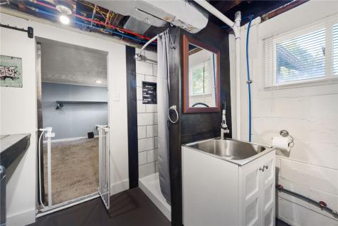 18 Charlton Street Ingram PA 15205