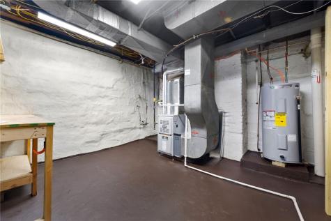 18 Charlton Street Ingram PA 15205