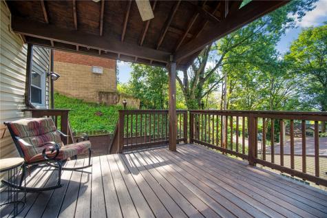 18 Charlton Street Ingram PA 15205