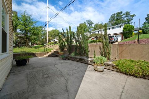 18 Charlton Street Ingram PA 15205
