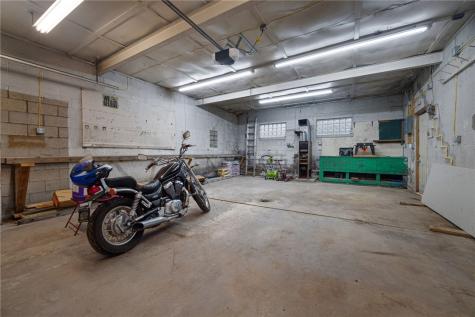 18 Charlton Street Ingram PA 15205