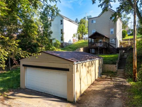 18 Charlton Street Ingram PA 15205