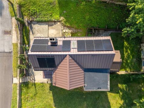 18 Charlton Street Ingram PA 15205
