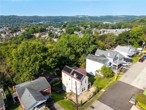 18 Charlton Street Ingram PA 15205