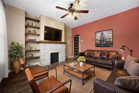 18 Charlton Street Ingram PA 15205