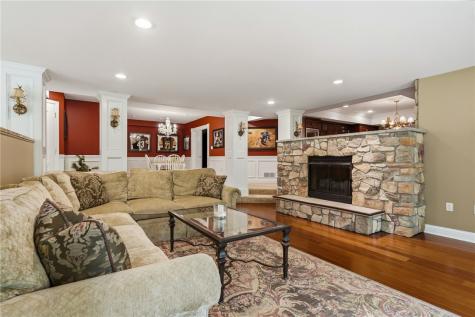 7000 Pinehurst Drive Collier Township PA 15142