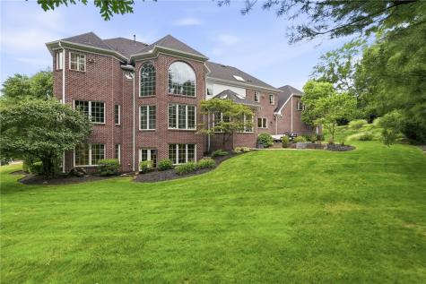 7000 Pinehurst Drive Collier Township PA 15142