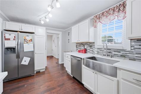 66 S 7th Street Sharpsville PA 16150
