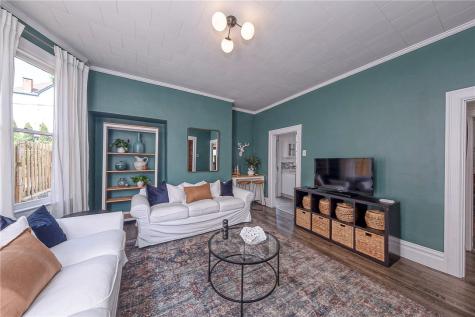 719 Taylor Avenue Avalon PA 15202