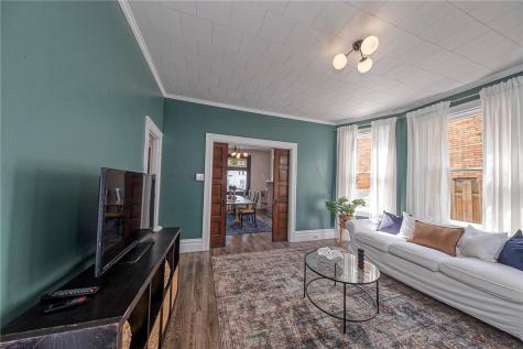 719 Taylor Avenue Avalon PA 15202