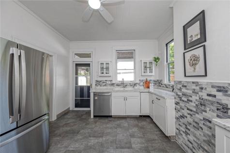 719 Taylor Avenue Avalon PA 15202