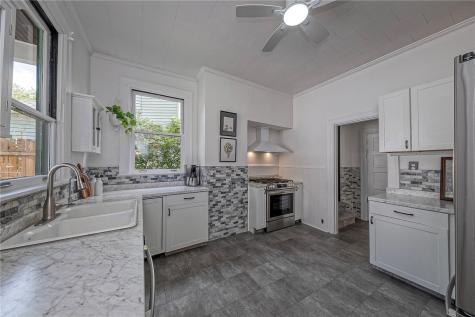 719 Taylor Avenue Avalon PA 15202