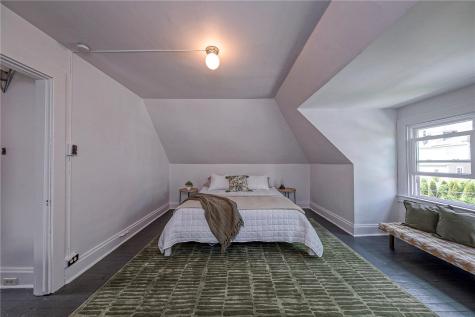 719 Taylor Avenue Avalon PA 15202