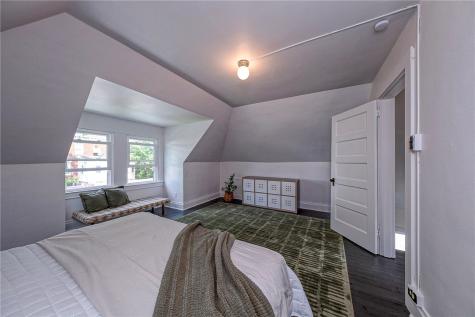 719 Taylor Avenue Avalon PA 15202