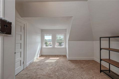 719 Taylor Avenue Avalon PA 15202