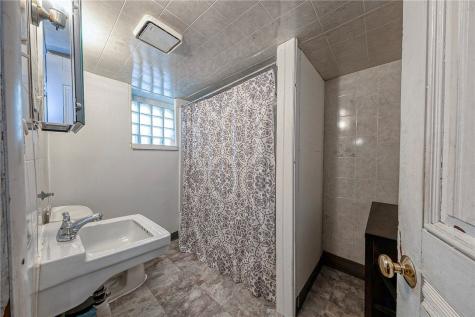 719 Taylor Avenue Avalon PA 15202