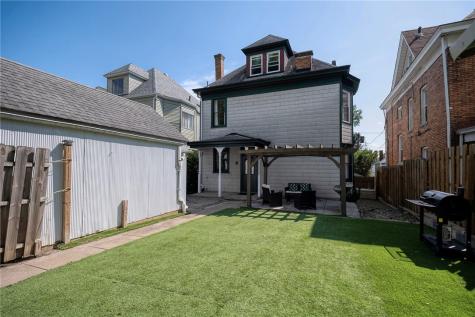 719 Taylor Avenue Avalon PA 15202