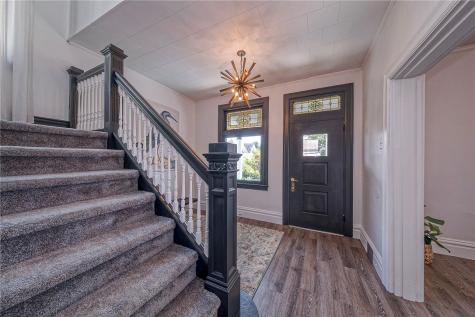 719 Taylor Avenue Avalon PA 15202