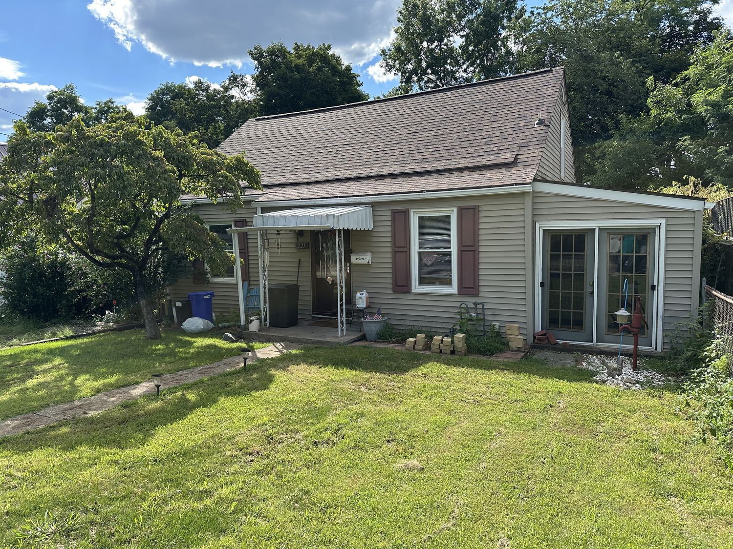 221 Seneca Drive New Kensington PA 15068