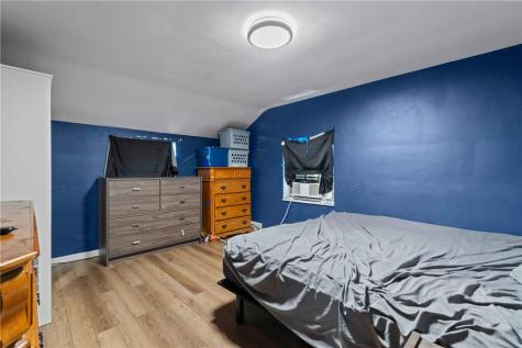 9242 Valley Street Penn Hills PA 15235