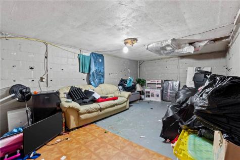9242 Valley Street Penn Hills PA 15235