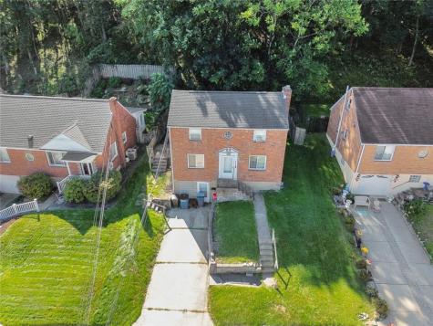 9242 Valley Street Penn Hills PA 15235