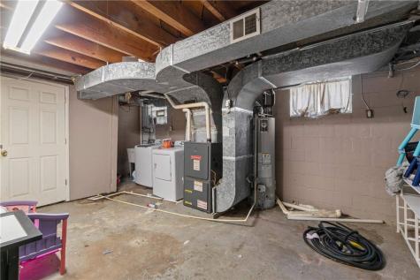9242 Valley Street Penn Hills PA 15235